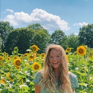 Meet your Posher, Laura